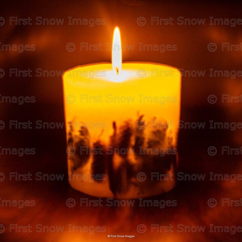 Halo of light 
 PLEASE NOTE - THIS IMAGE HAS BEEN VERY POPULAR AND I HAVE 0 CURRENTLY AVAILABLE. PLEASE MESSAGE ME VIA THE CONTACTS TAB TO ORDER MORE 
 Keywords: tx1_sale_limit:0
candle xmas decorations petzval wraptious 'halo of light', card